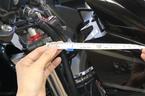 フレームマウントカウルステーの取り付け位置測定しました